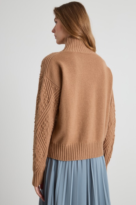 Maglia lavorata a rilievo