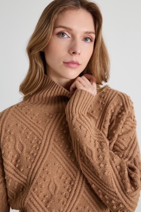 Maglia lavorata a rilievo