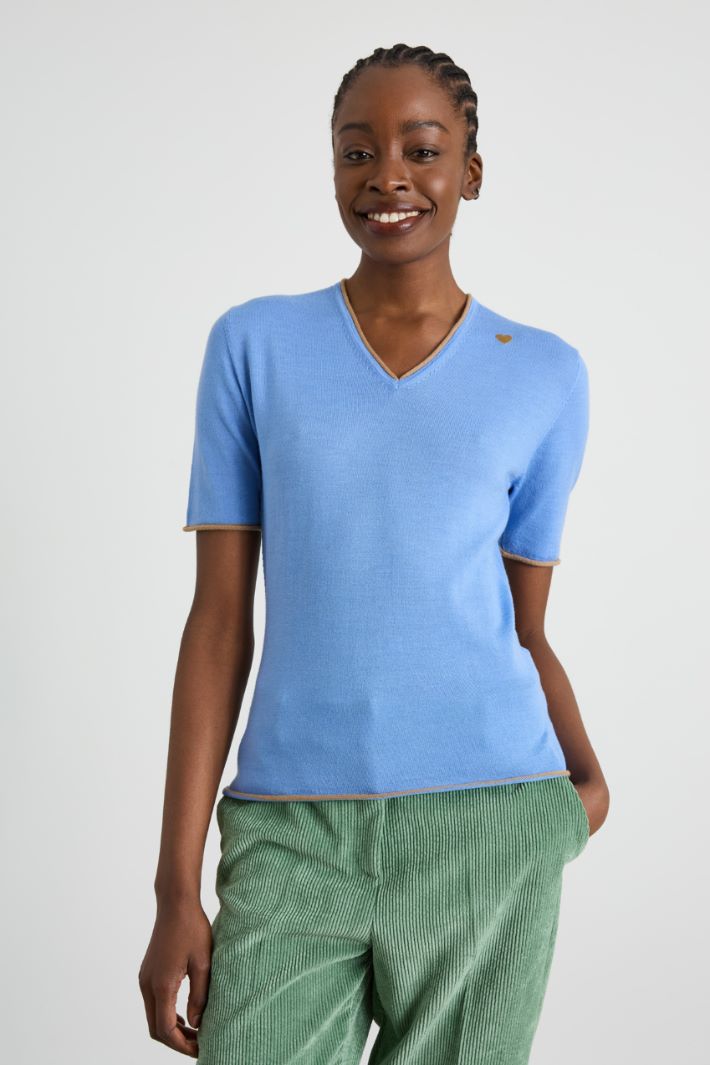Maglia a V con ricamo Intrend