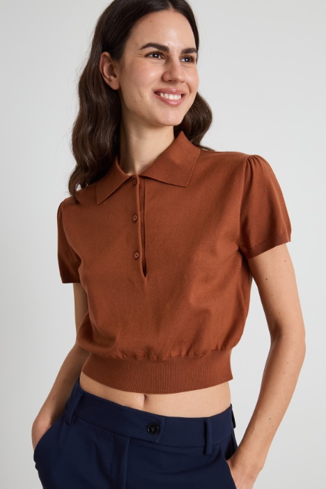 Maglia cropped stile polo