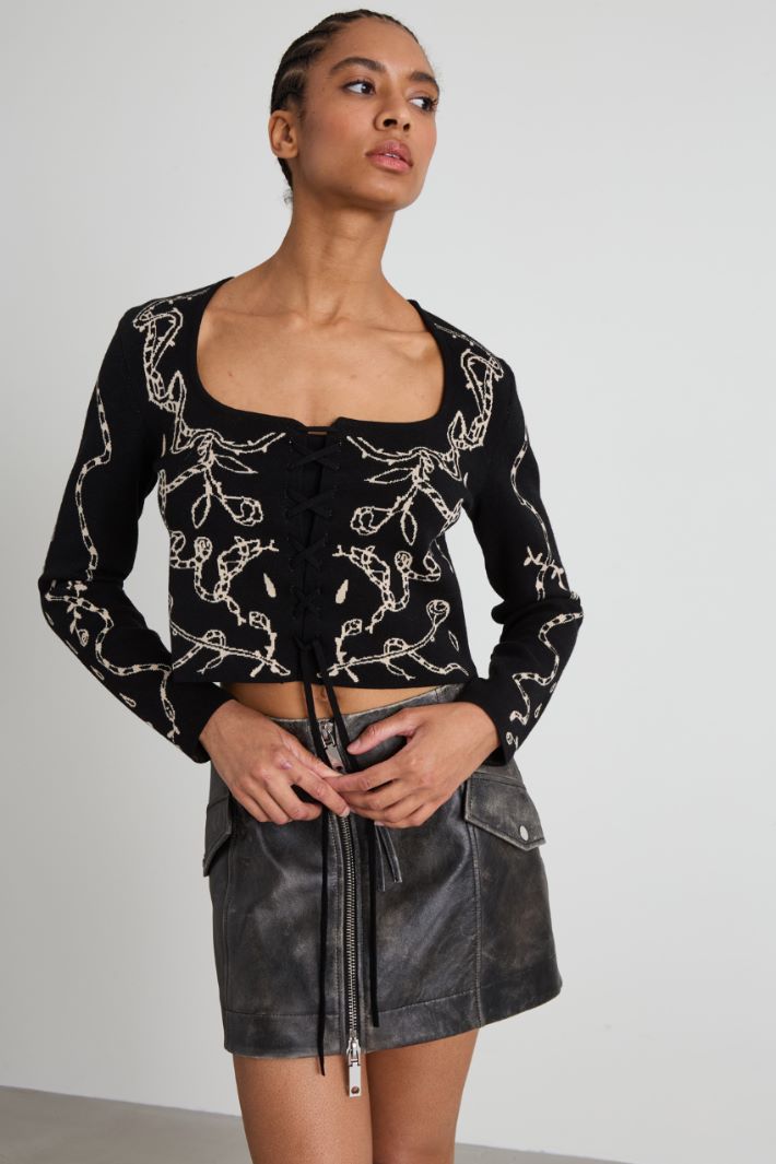 Maglia cropped con lacci