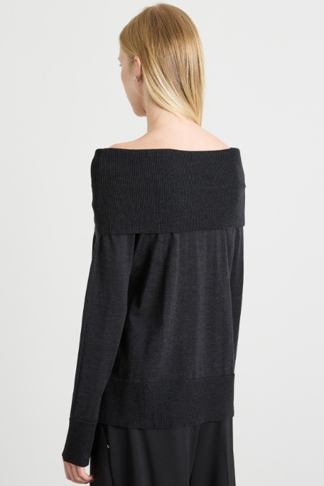 Maglia off-shoulder in lana