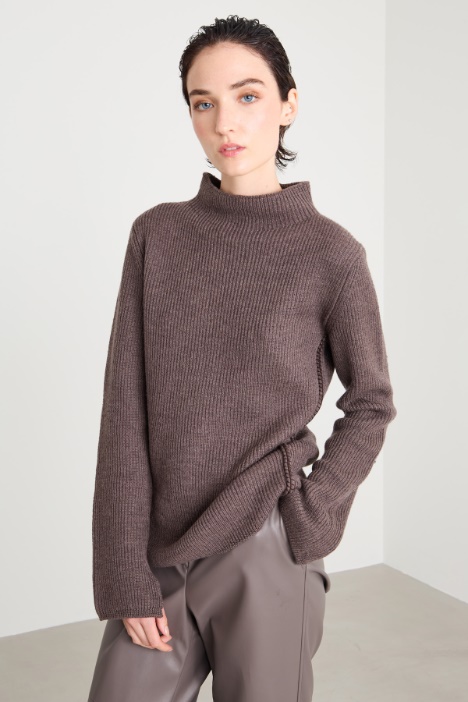 Crater-neck wool sweater Intrend