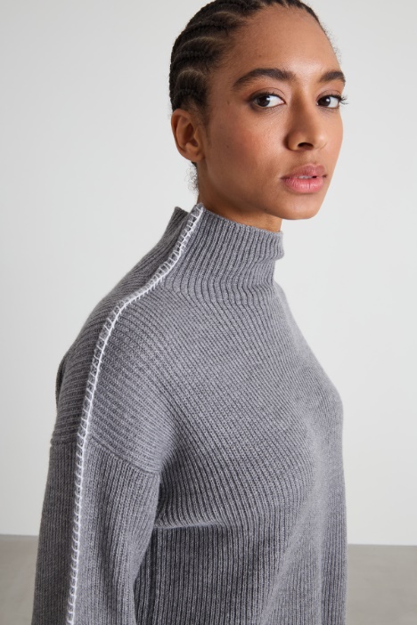 Maglia in lana con ricami