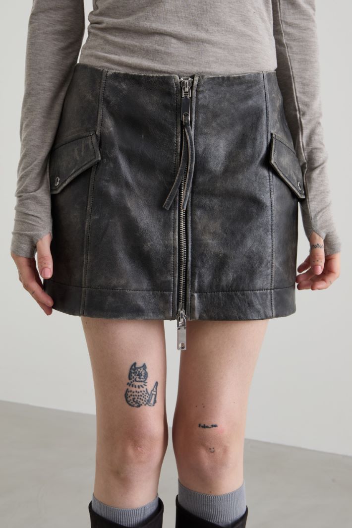 Zip-up leather mini skirt Intrend - 4