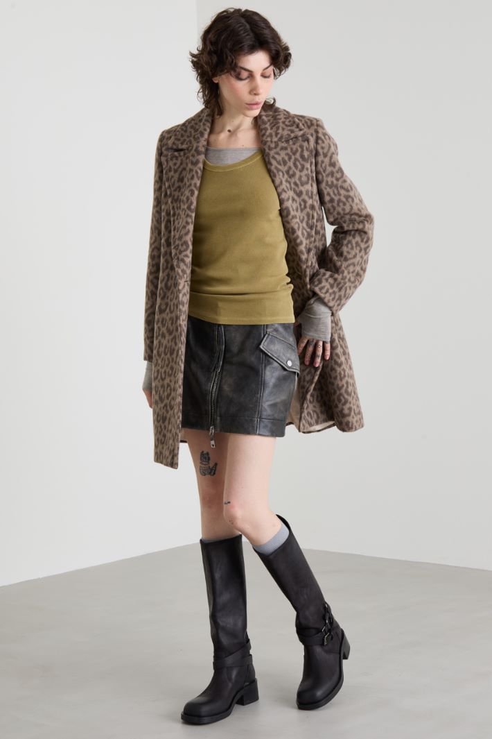 Zip-up leather mini skirt Intrend
