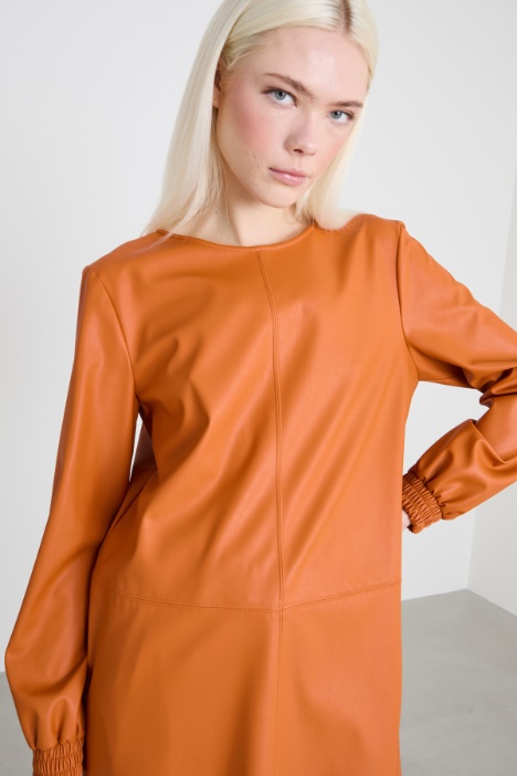 Abito corto in similpelle