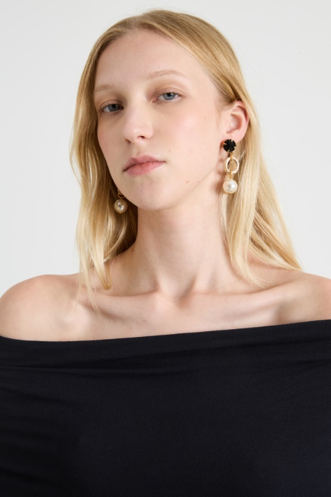 Abito con collo ad anello