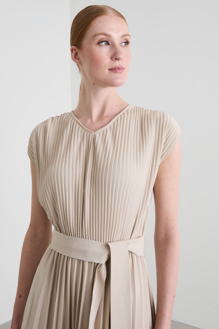 Midi pleated dress Intrend - 4