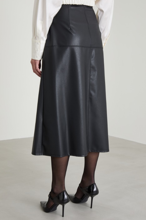 Falda de punto revestido