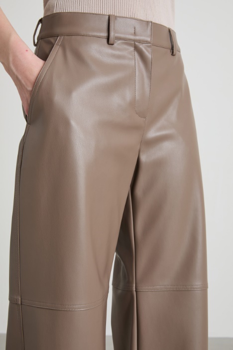 Pantalones de piel sintética