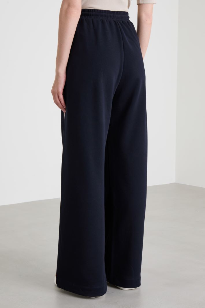 Pantaloni jogger con piping Intrend - 3