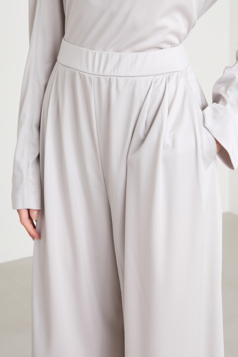 Pantaloni in jersey fluido satin