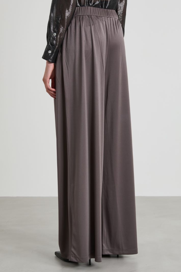 Pantalones fluidos de punto de satén Intrend - 3