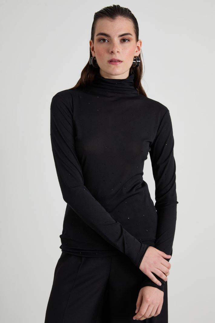 Top de tul con cuello subido Intrend
