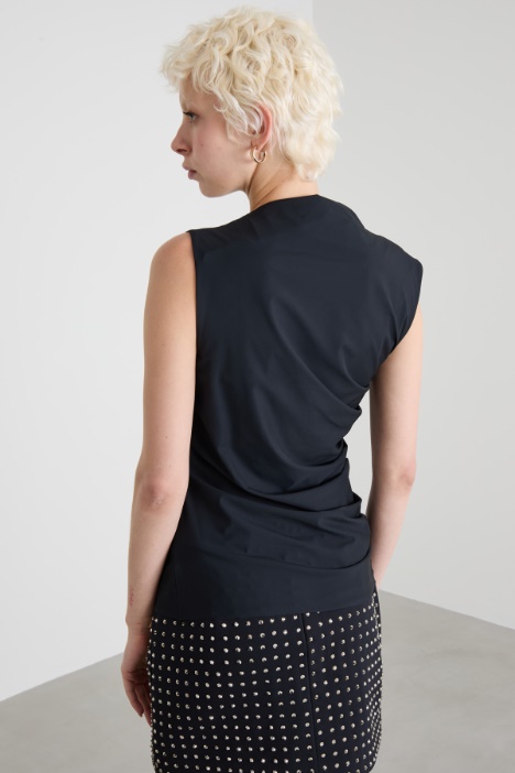 Top de punto drapeado