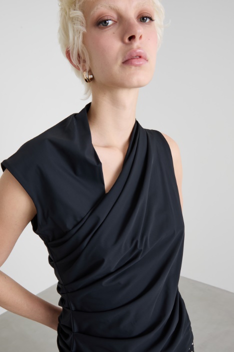 Top de punto drapeado