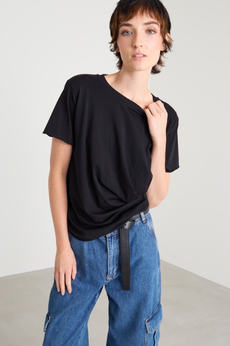T-shirt con drappeggio Intrend