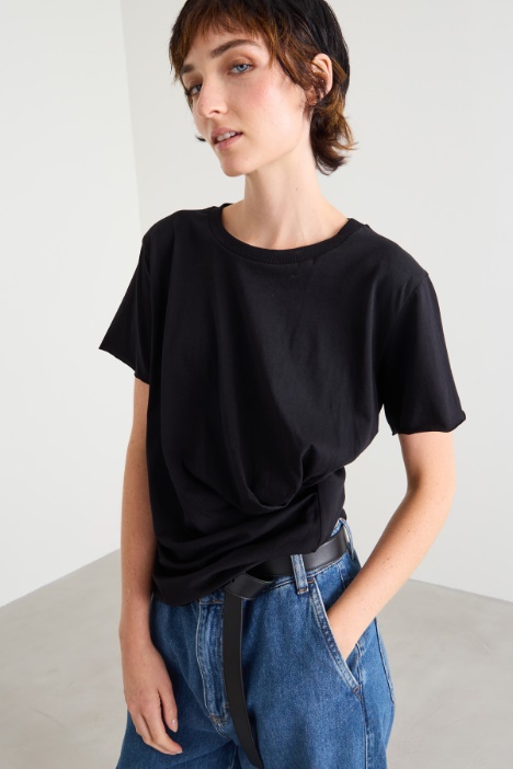 T-shirt con drappeggio