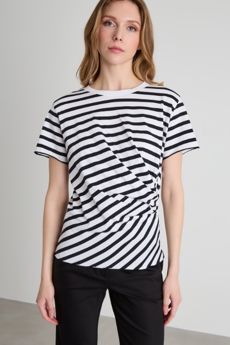 T-shirt con drappeggio Intrend - 2