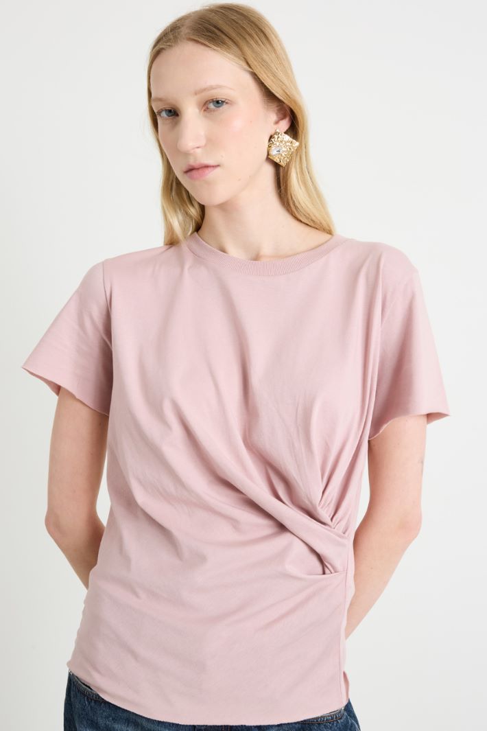 T-shirt con drappeggio Intrend