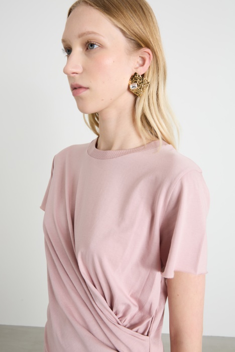 T-shirt con drappeggio