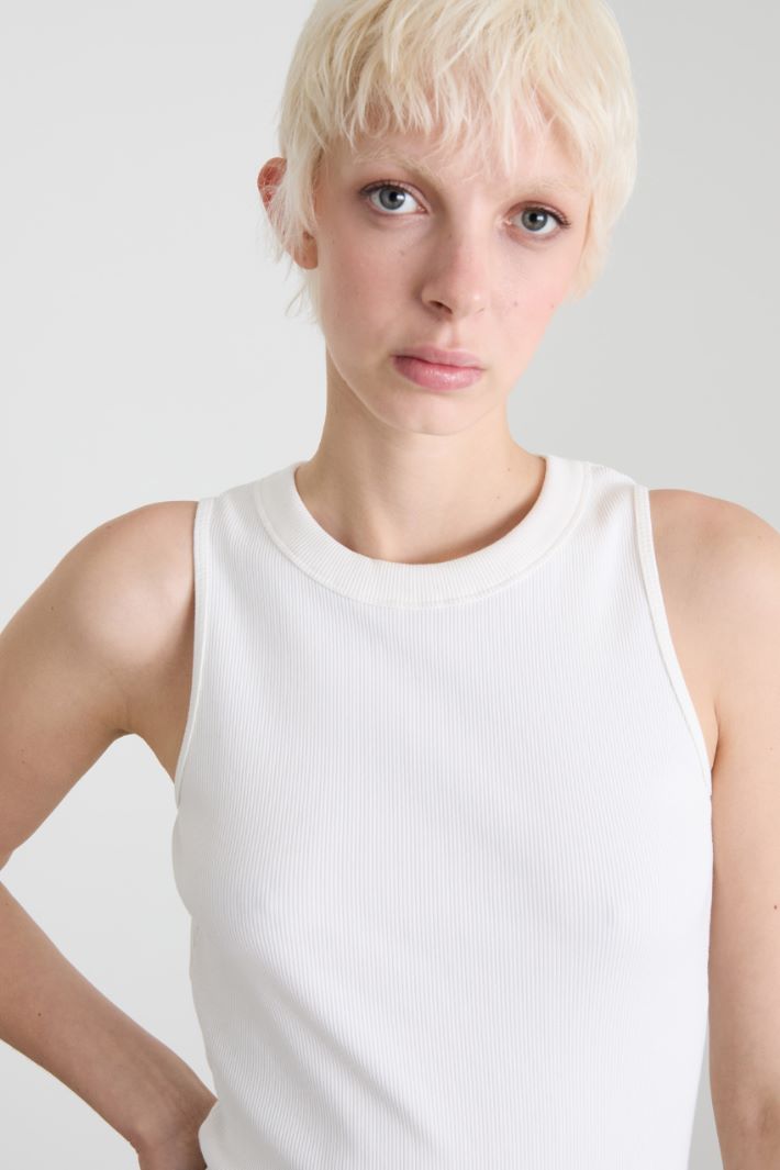 Camiseta sin mangas con cuello redondo acanalado Intrend - 4