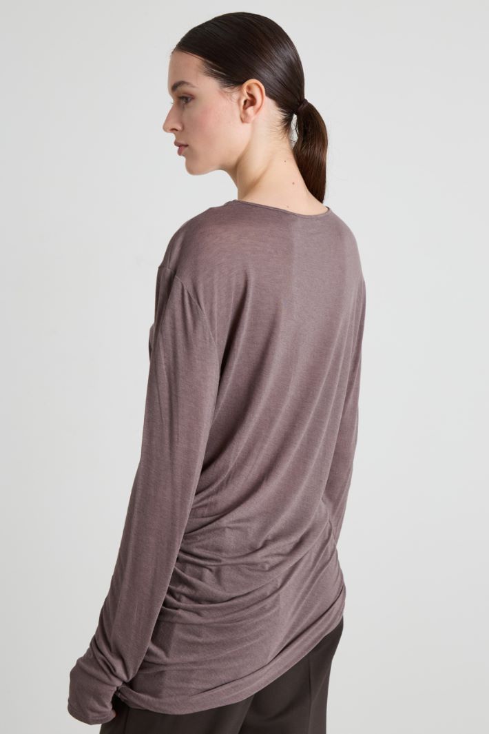 Camiseta con bajo asimétrico Intrend - 2