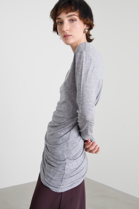 T-shirt con fondo asimmetrico Intrend