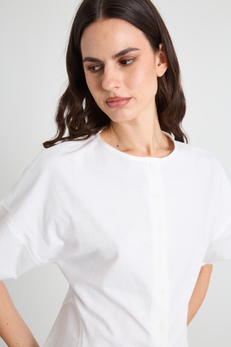 T-shirt in jersey con bottoni