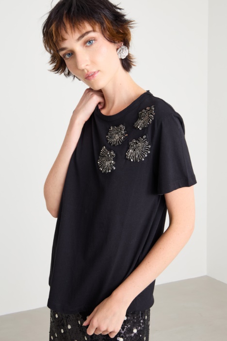 T-shirt con ricami bijoux Intrend