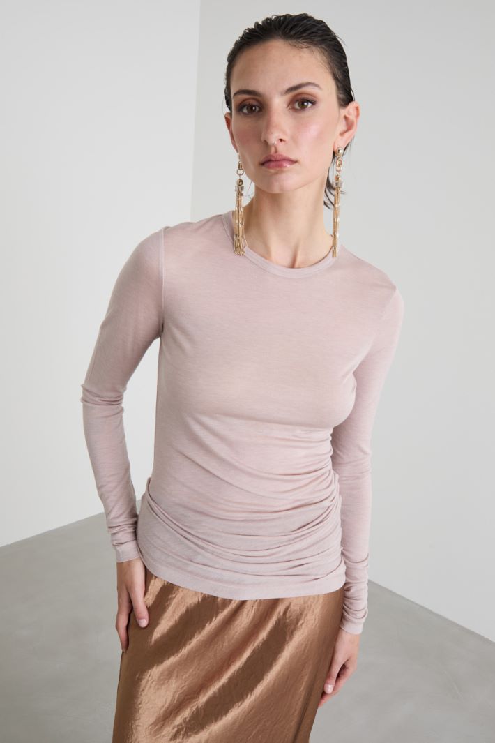 T-shirt with asymmetrical bottom Intrend
