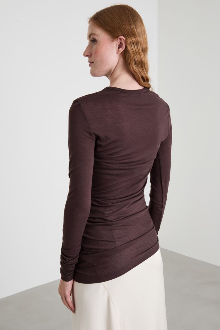 T-shirt con fondo asimmetrico Intrend - 2