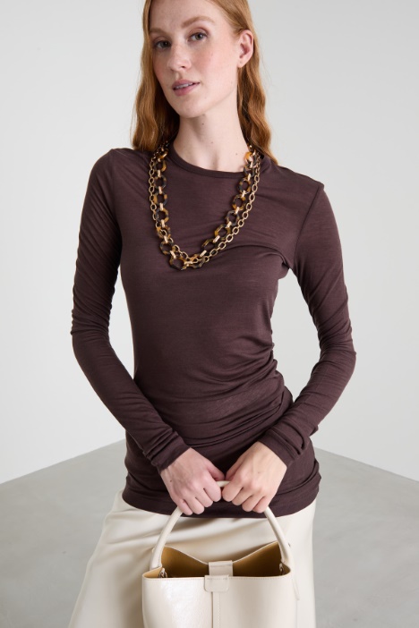 T-shirt with asymmetrical bottom Intrend