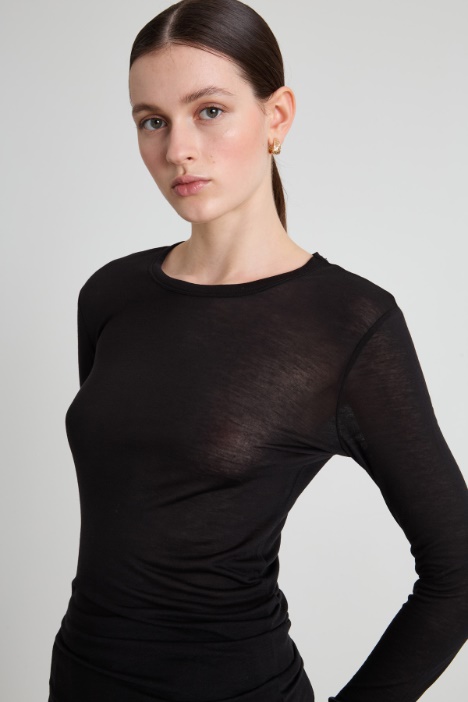 T-shirt con fondo asimmetrico