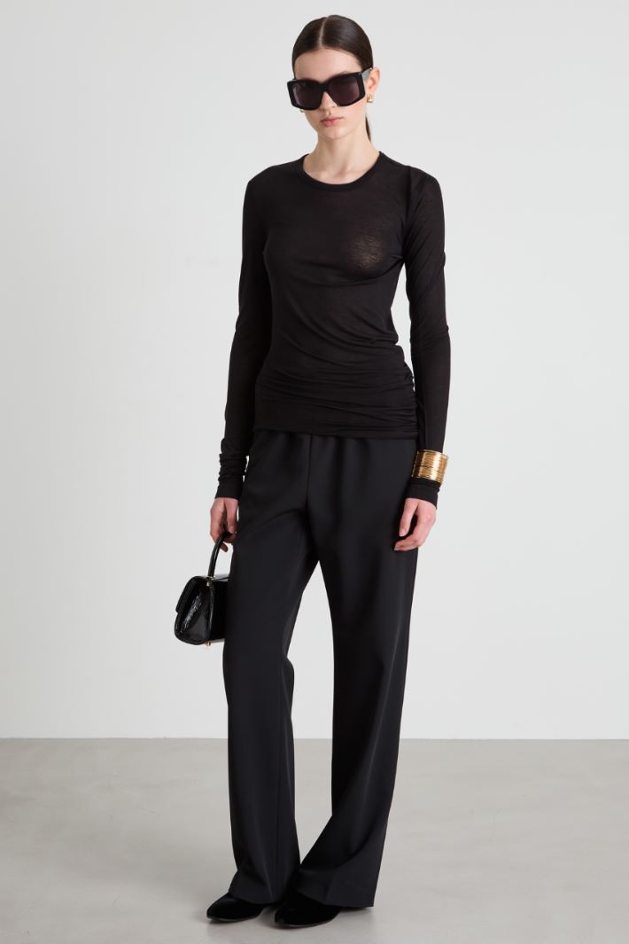 T-shirt with asymmetrical bottom Intrend - 3