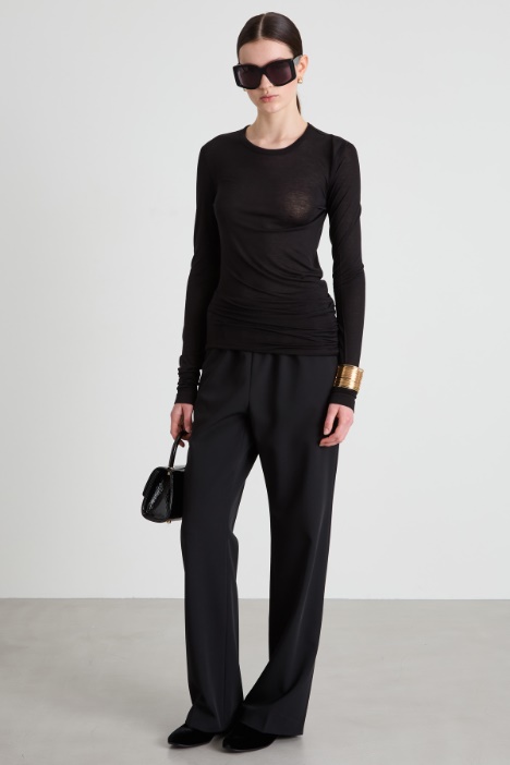 T-shirt with asymmetrical bottom Intrend