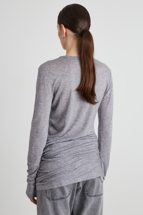 T-shirt con fondo asimmetrico