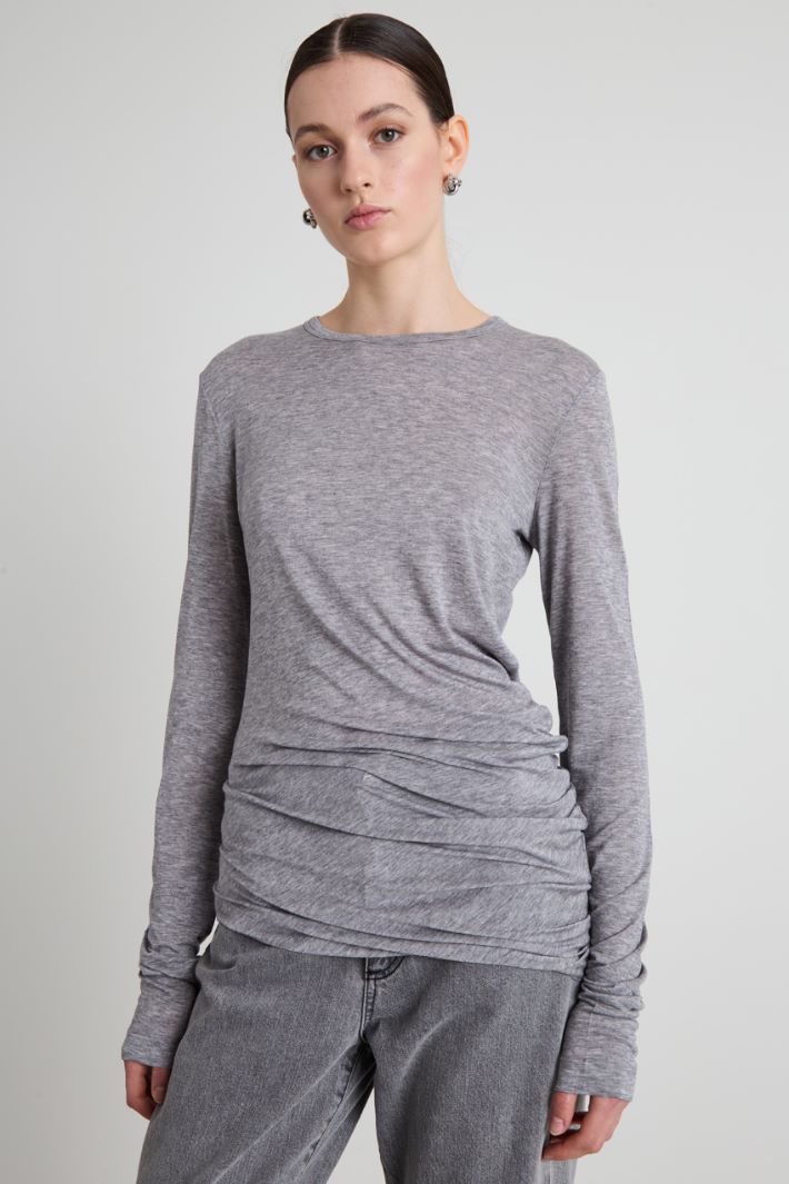 T-shirt with asymmetrical bottom Intrend