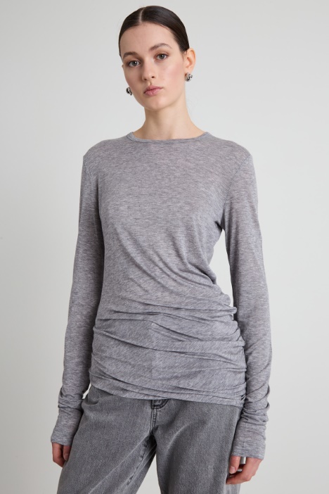 T-shirt con fondo asimmetrico Intrend