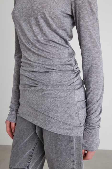 T-shirt con fondo asimmetrico