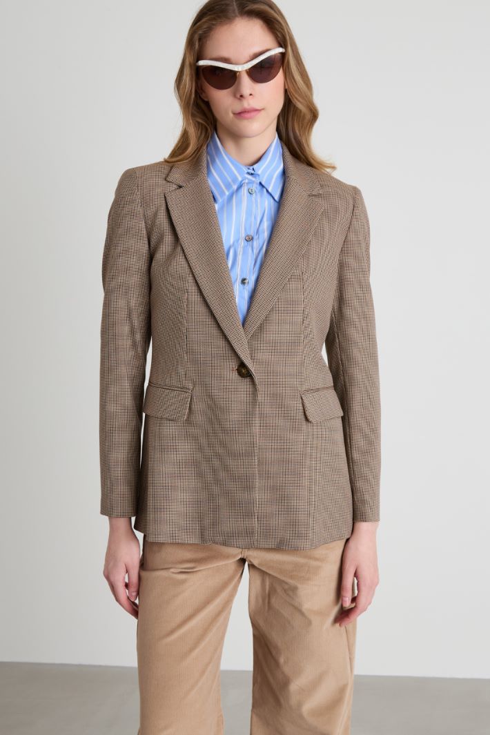 Figure-skimming blazer Intrend - 3