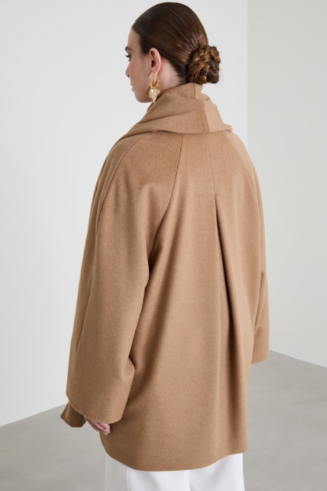 Cappotto in drap con sciarpa