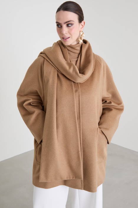 Cappotto in drap con sciarpa