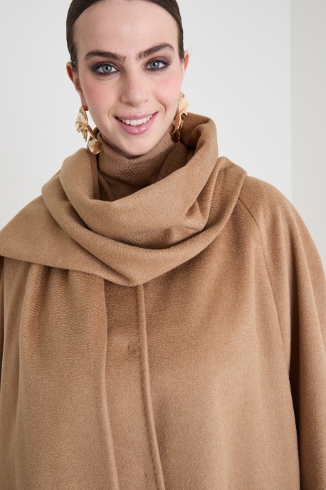 Cappotto in drap con sciarpa