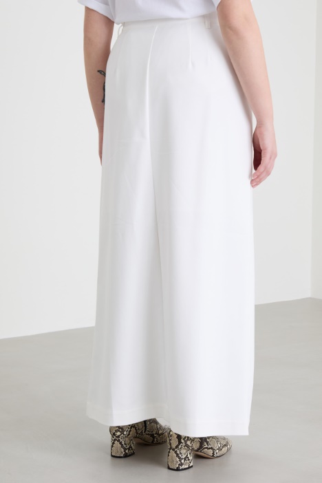 Gonna dritta in tela