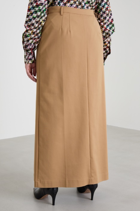 Gonna dritta in tela