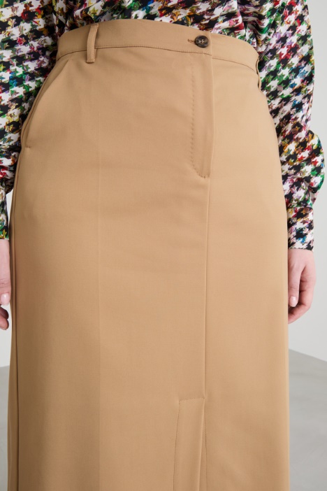 Gonna dritta in tela