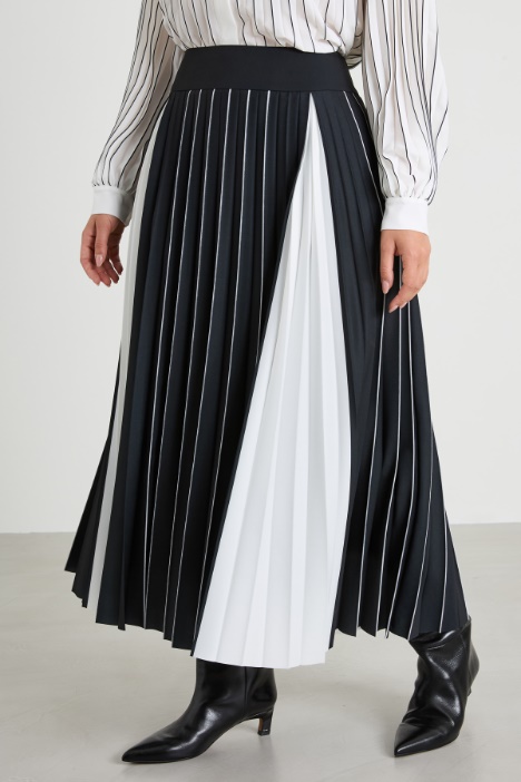 Falda plisada de crepé