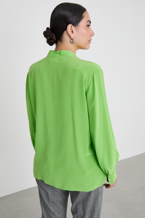 Camicia in crépe con foulard